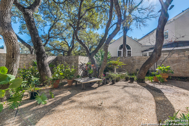 Listing photo id 34 for 204 Castle Gardens