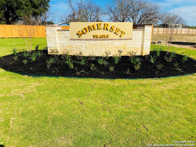 Listing photo id 29 for 3930 Somerset Shade