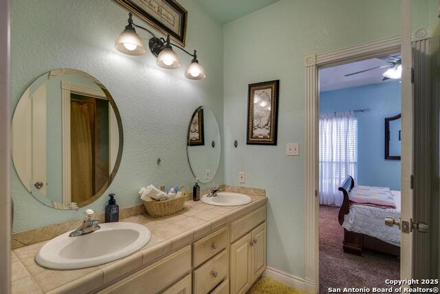 Listing photo id 18 for 1007 Bluebonnet Ln