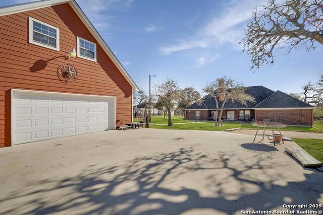 Listing photo id 21 for 1007 Bluebonnet Ln