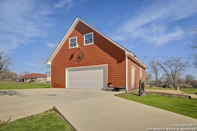 Listing photo id 24 for 1007 Bluebonnet Ln