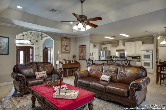 Listing photo id 3 for 1007 Bluebonnet Ln