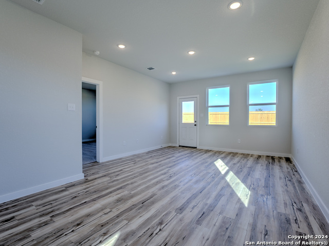 Image 17 of 26 For 9954 Forestier Green