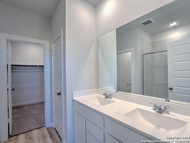Image 23 of 26 For 9954 Forestier Green