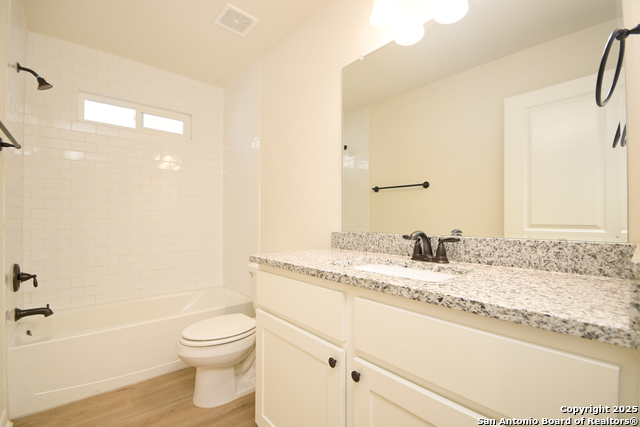 Listing photo id 9 for 2314 Tulipwood Cove