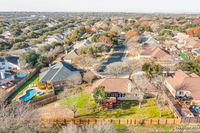 Listing photo id 36 for 1644 Chestnut Oak