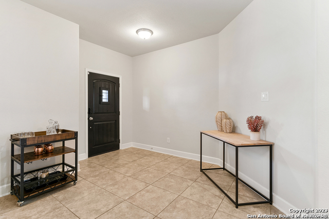 Listing photo id 2 for 1408 Tanager Ct