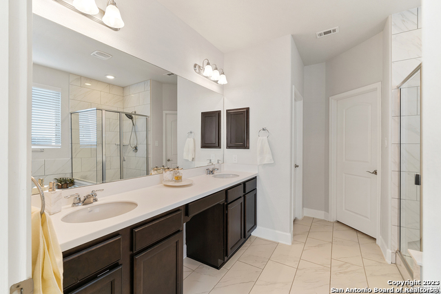 Listing photo id 7 for 1408 Tanager Ct