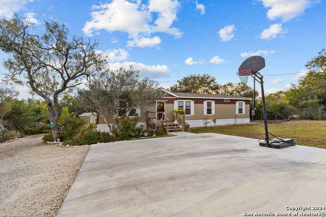 Details for 141 County Road 459, Hondo, TX 78861