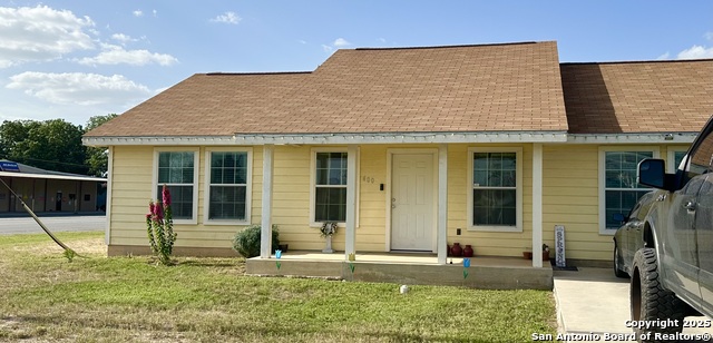 Details for 400 E Brazos, Uvalde, TX 78801