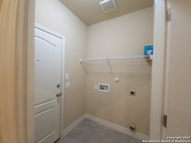 Listing photo id 9 for 1506 Bluewood Crst