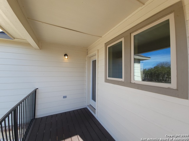 Listing photo id 12 for 1506 Bluewood Crst