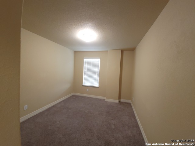 Listing photo id 15 for 1506 Bluewood Crst