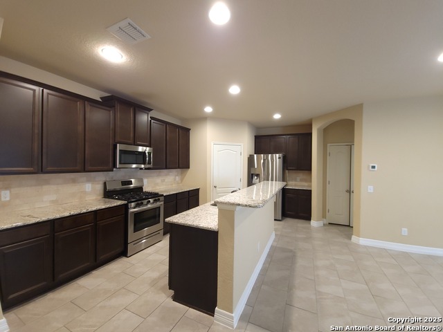 Listing photo id 3 for 1506 Bluewood Crst