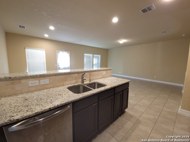 Listing photo id 5 for 1506 Bluewood Crst