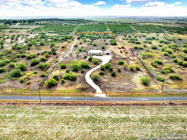 Details for 1216 County Road 424, Hondo, TX 78861