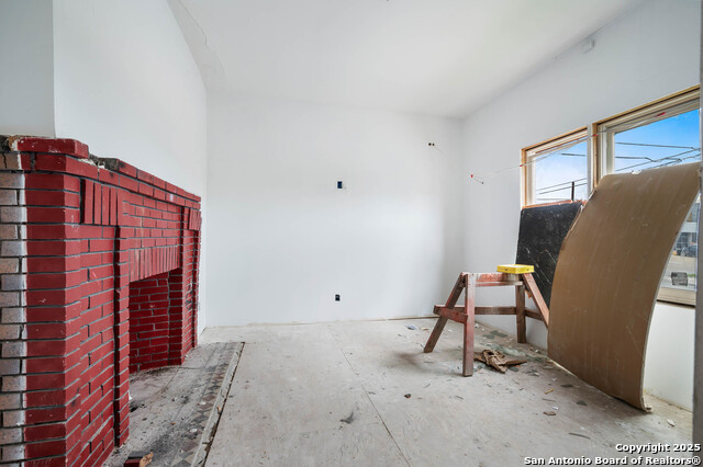 Listing photo id 6 for 1525 Mccullough Ave