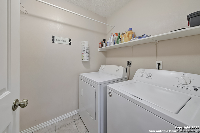 Listing photo id 12 for 7751 Alverstone Way