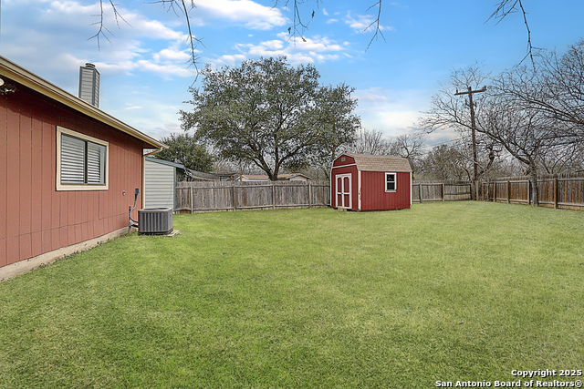 Listing photo id 24 for 7751 Alverstone Way