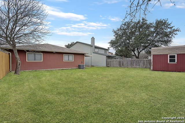 Listing photo id 26 for 7751 Alverstone Way