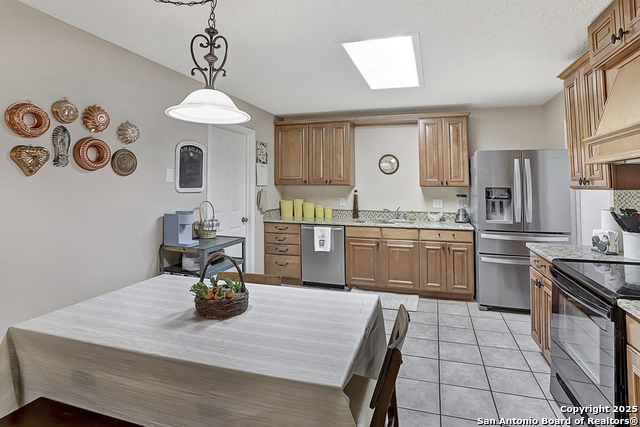 Listing photo id 6 for 7751 Alverstone Way