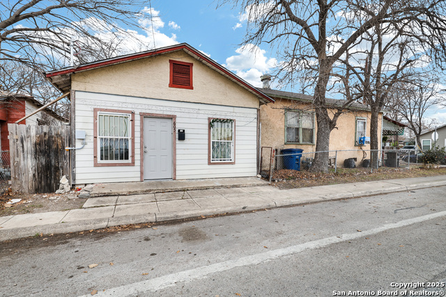 Listing photo id 8 for 1804 San Luis St