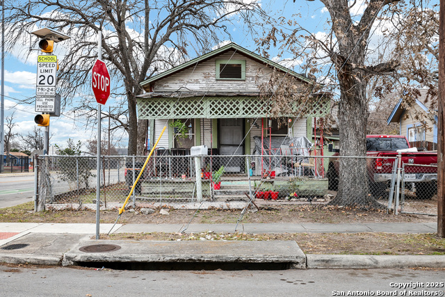 Listing photo id 2 for 1804 San Luis St