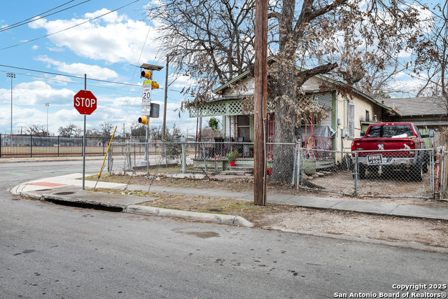 Listing photo id 4 for 1804 San Luis St