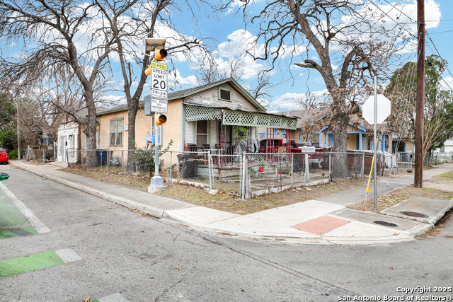 Listing photo id 6 for 1804 San Luis St