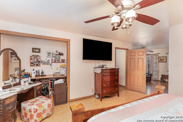 Listing photo id 17 for 239 Azucena St