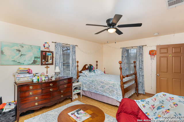 Listing photo id 21 for 239 Azucena St