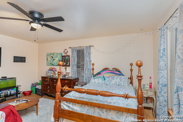 Listing photo id 22 for 239 Azucena St