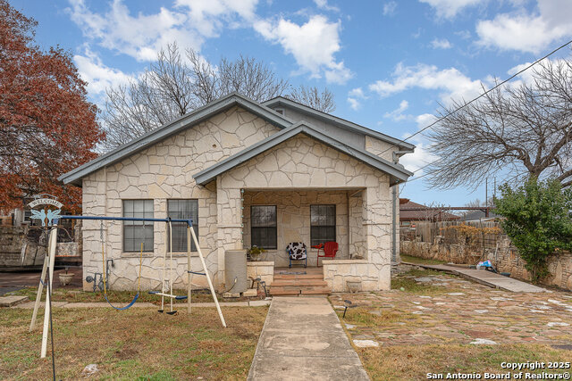 Listing photo id 1 for 239 Azucena St