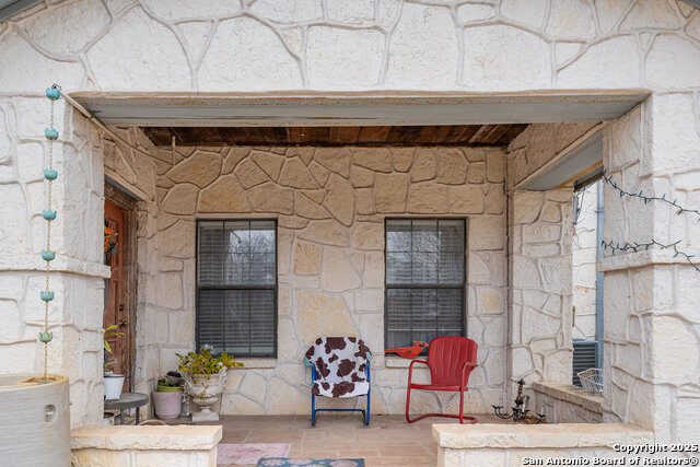 Listing photo id 2 for 239 Azucena St