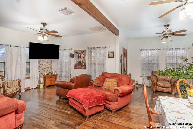 Listing photo id 3 for 239 Azucena St