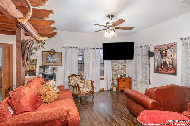 Listing photo id 4 for 239 Azucena St