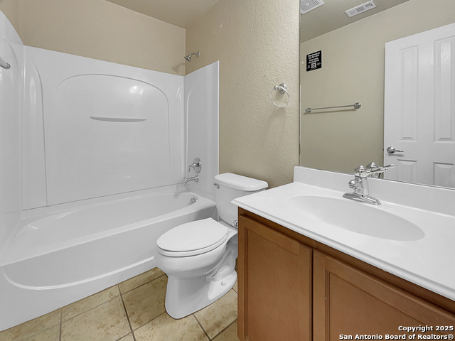 Listing photo id 10 for 3809 Smokey Pointe