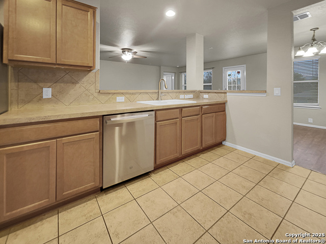 Listing photo id 13 for 3809 Smokey Pointe