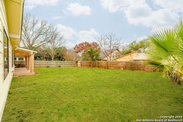 Listing photo id 32 for 15809 Horse Creek St