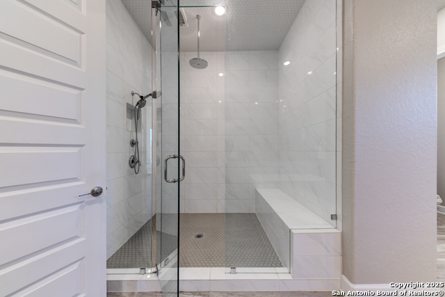 Listing photo id 20 for 595 James Way