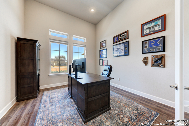 Listing photo id 24 for 595 James Way