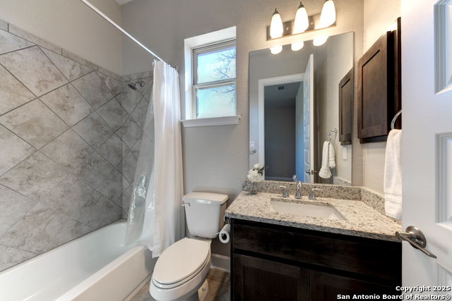 Listing photo id 27 for 595 James Way