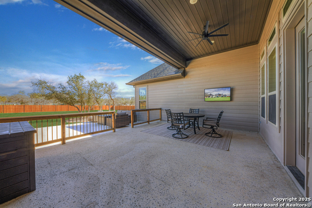 Listing photo id 34 for 595 James Way