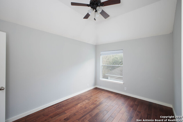 Listing photo id 20 for 18810 Surreywood