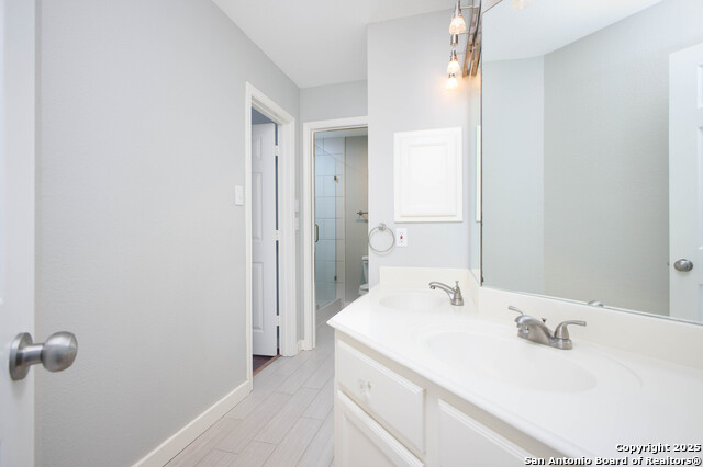 Listing photo id 21 for 18810 Surreywood