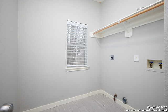 Listing photo id 24 for 18810 Surreywood