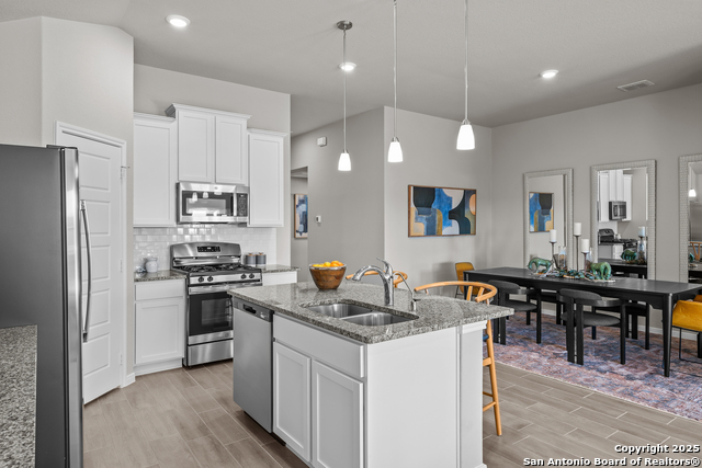 Listing photo id 1 for 15478 Jake Crossing