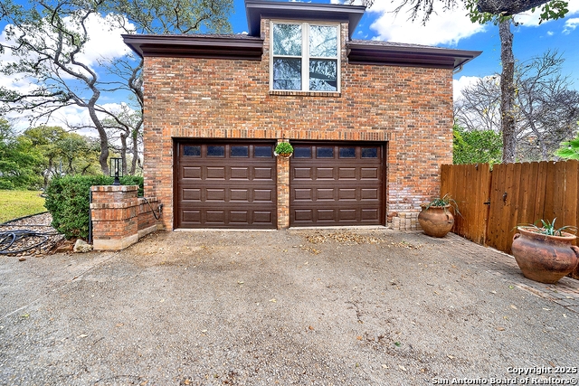 Listing photo id 1 for 8606 Cheviot Heights