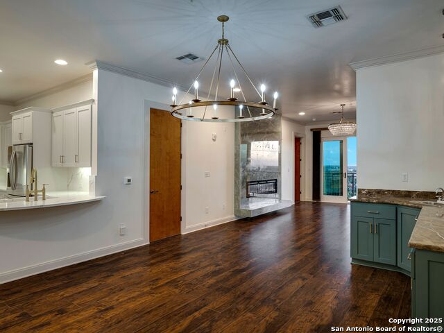 Listing photo id 11 for 230 Dwyer Ave  1203