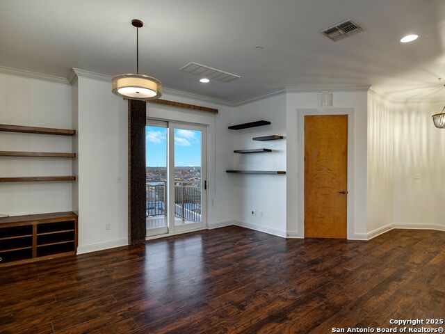 Listing photo id 13 for 230 Dwyer Ave  1203